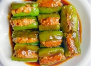 青椒酿肉：肉香与椒香的完美碰撞，家常下饭菜的极致演绎
