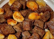 蒜香黑椒牛肉粒：外焦里嫩的爆汁秘籍，厨房小白也能逆袭米其林